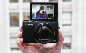 Vlogging Cameras With Flip Screens
